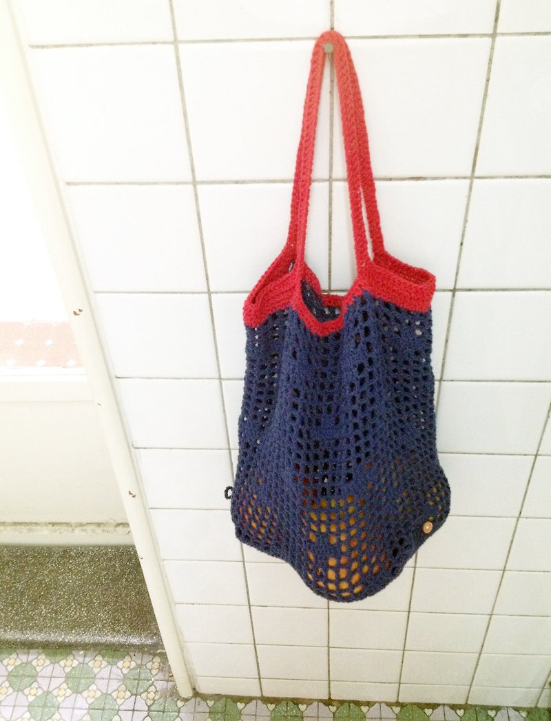 Grocery style mesh bag navy blue red - กระเป๋าแมสเซนเจอร์ - ผ้าฝ้าย/ผ้าลินิน สีน้ำเงิน