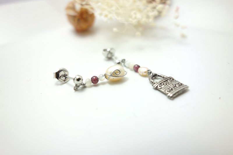 ◎ girl earrings treasure chest - Earrings & Clip-ons - Other Metals 
