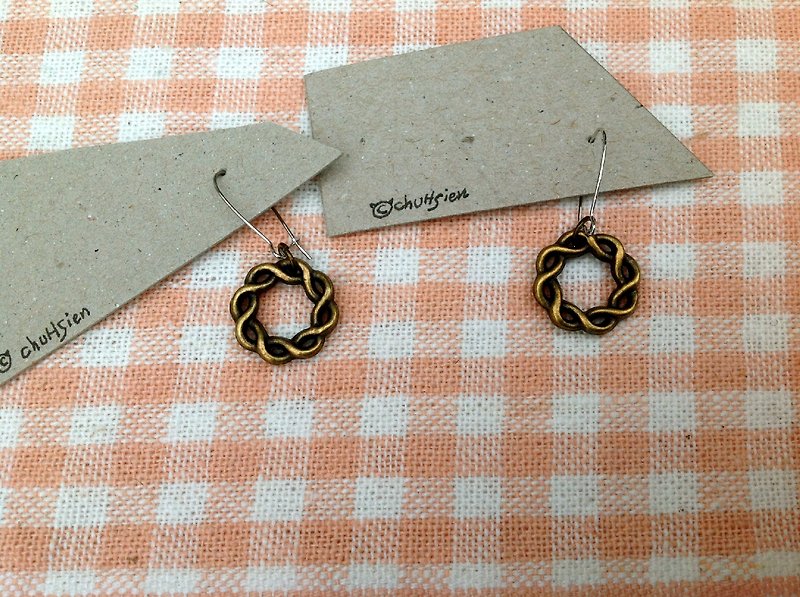 Pierced earrings ● Donunts sweet wreath - Earrings & Clip-ons - Other Metals Brown