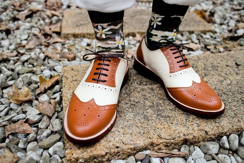 City girl enjoy a stroll in London-all cow leather hand-carved Oxford shoes-caramel white camellia - Women's Oxford Shoes - Genuine Leather Brown