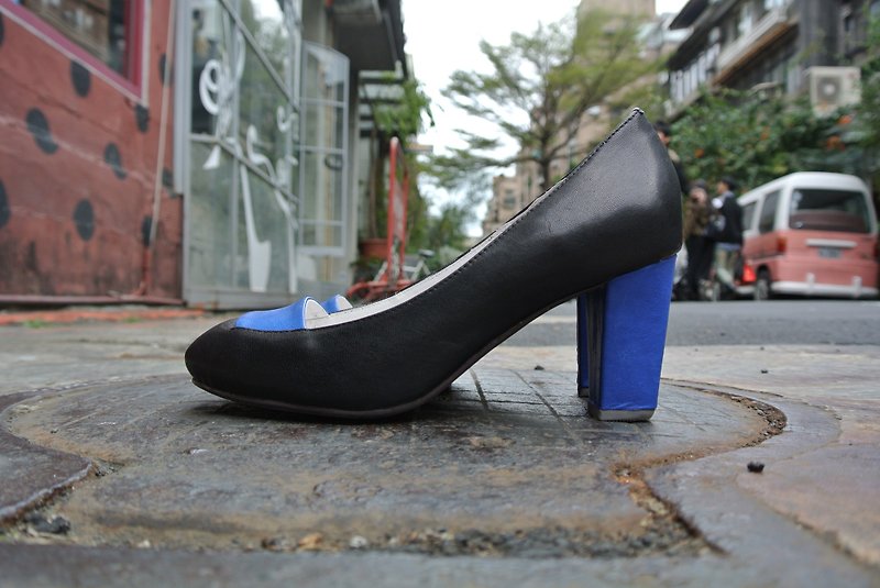 #920#咖啡館視覺暫留。立體鞋頭奔跑中跟包鞋(黑藍) - 女休閒鞋/帆布鞋 - 真皮 藍色