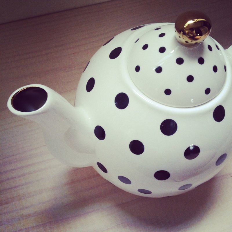 Black little teapot - ถ้วย - วัสดุอื่นๆ ขาว