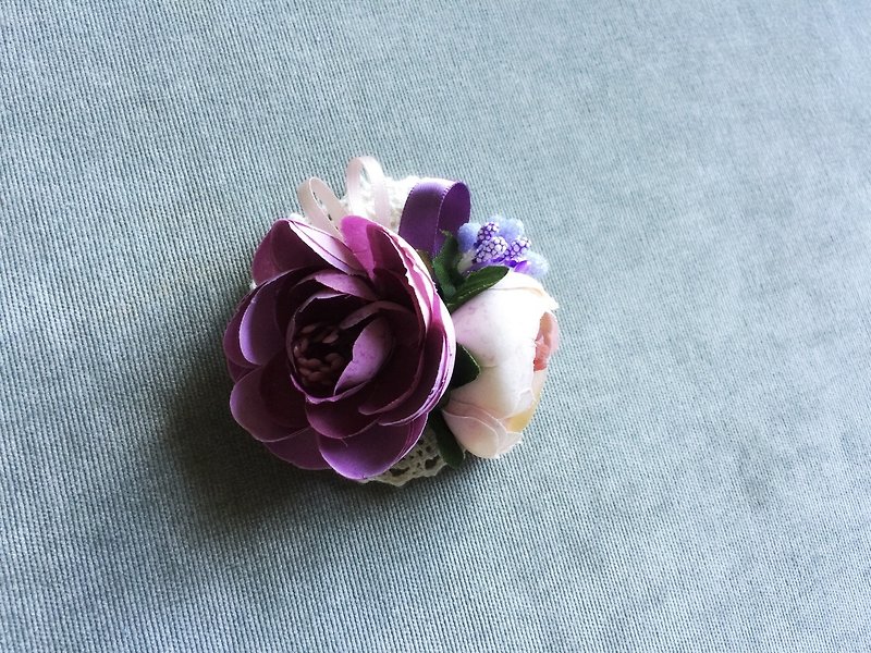 手作り紫色の椿の花の手の結婚式のコサージュ - ブレスレット - その他の素材 パープル