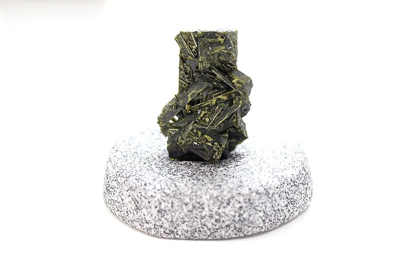 石栽 SHIZAI ▲綠簾石（含底座）▲ - 擺飾/家飾品 - 寶石 綠色