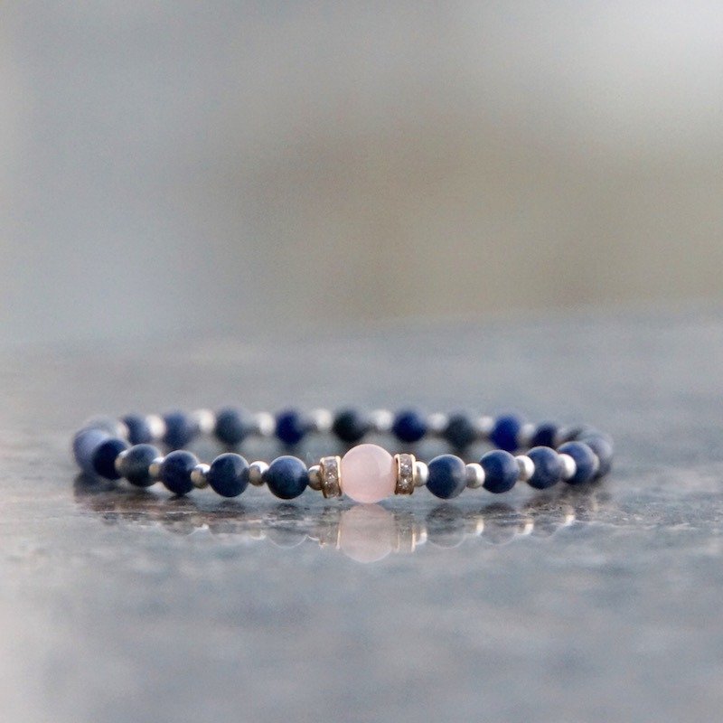 ITS: 871 [] natural stone series · Staring Blue Treadstone / rose quartz / silver plated copper ball / elastic bracelet. Button bracelet can be changed. - สร้อยข้อมือ - วัสดุอื่นๆ สีน้ำเงิน