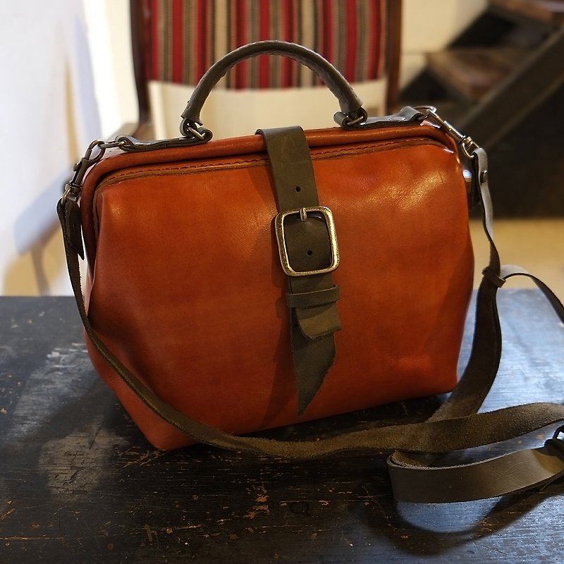Lovey leather small objects / vintage camera doctor bag 27 cm basic-hand-dyed vegetable tanned cowhide - Camera Bags & Camera Cases - Genuine Leather Orange