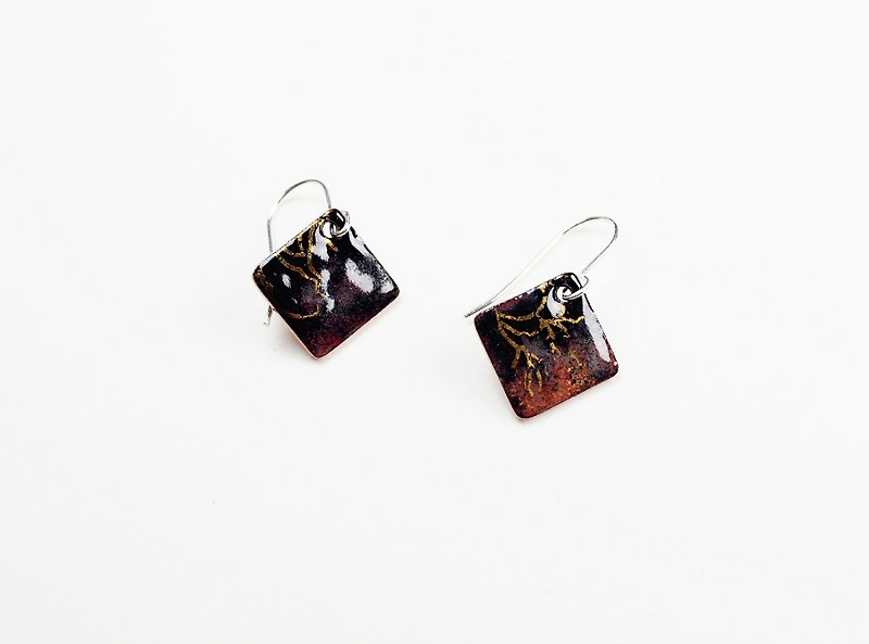 中國風金箔花紋琺瑯耳環（黑色） - 耳環/耳夾 - 其他金屬 黑色