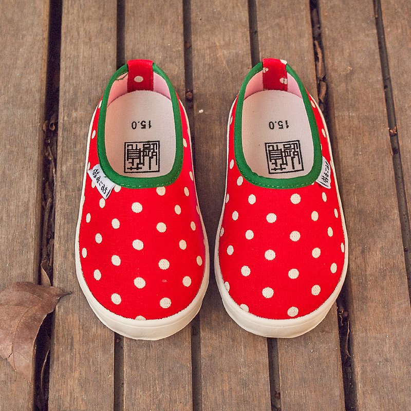 [Date] strawberry little child cloth / children canvas shoes / Walking slippers paternity series - รองเท้าเด็ก - วัสดุอื่นๆ สีแดง