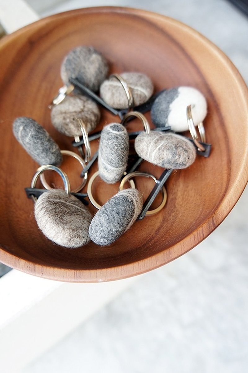 Light stone wool key ring - Keychains - Wool 