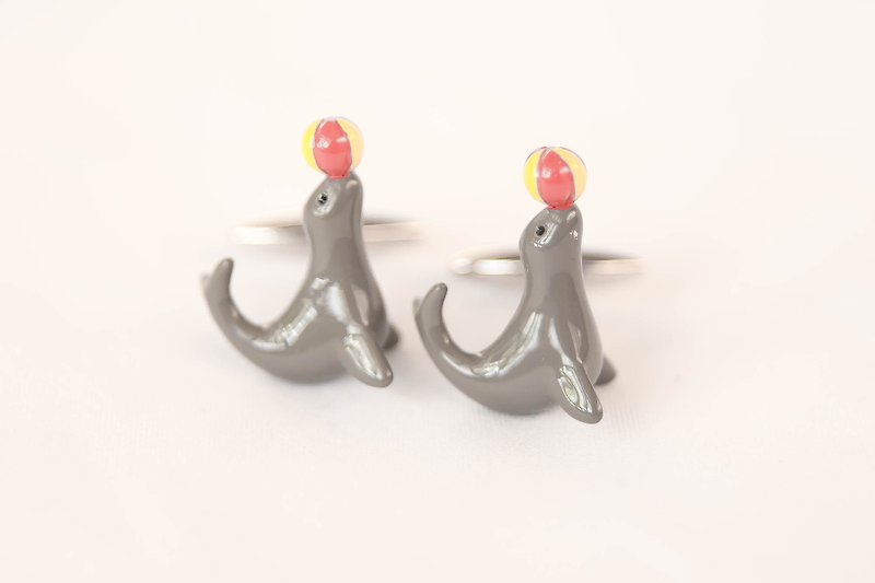 海獅玩球 袖扣 Dolphin Play Ball Cufflink - 袖扣 - 其他金屬 