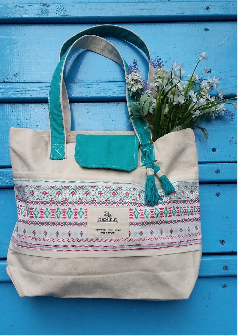 Scandinavian-style super nice green pattern tassel bag / handbag / shoulder bag / cotton canvas / handmade - Messenger Bags & Sling Bags - Other Materials White