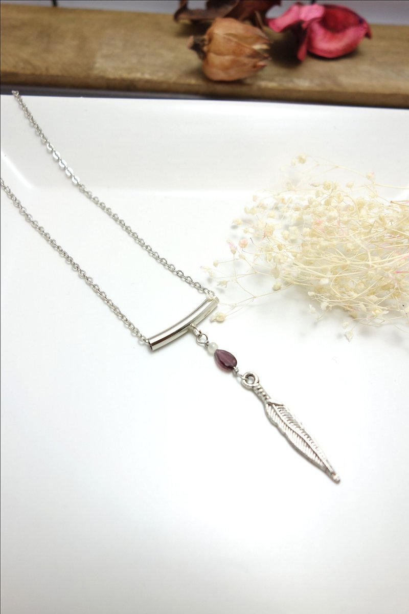 Pomegranate dot Feather Necklace ◎ stainless steel thin chain - Necklaces - Other Metals 