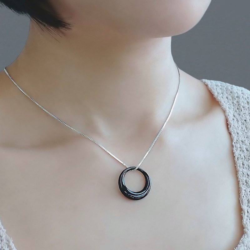 Black Onyx Ring Hoop Pendant Sterling Silver Necklace - สร้อยคอ - เงินแท้ สีดำ