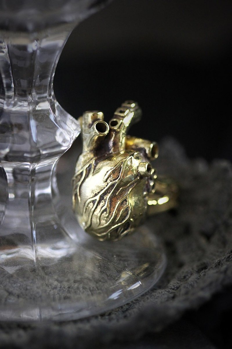 Anatomical Heart Ring by Defy. - 戒指 - 其他金屬 