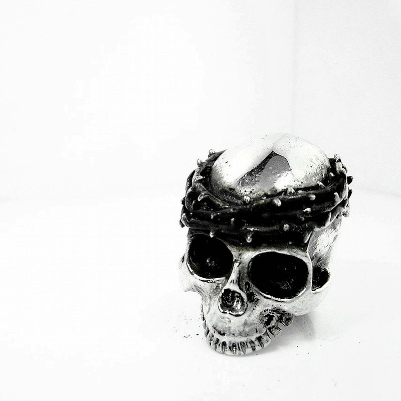 Skull with thorn crown ring in white bronze and oxidized antique color ,Rocker jewelry ,Skull jewelry,Biker jewelry - 戒指 - 其他金屬 