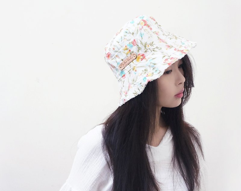 Fickle sided hat | Qinliang summer flowers - หมวก - วัสดุอื่นๆ ขาว