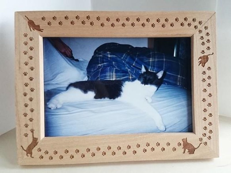 Cat-chan Paw Footprint Photo Frame L size Gift wrapping Christmas Gift - Picture Frames - Wood Brown