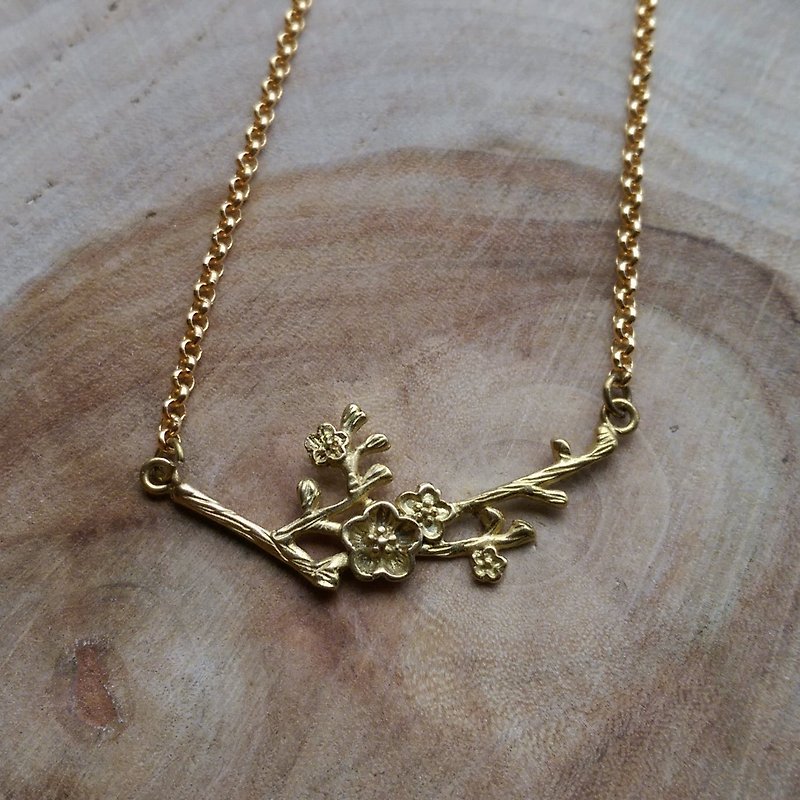 アンティーク真鍮の桜のネックレス - ネックレス - 宝石 ゴールド