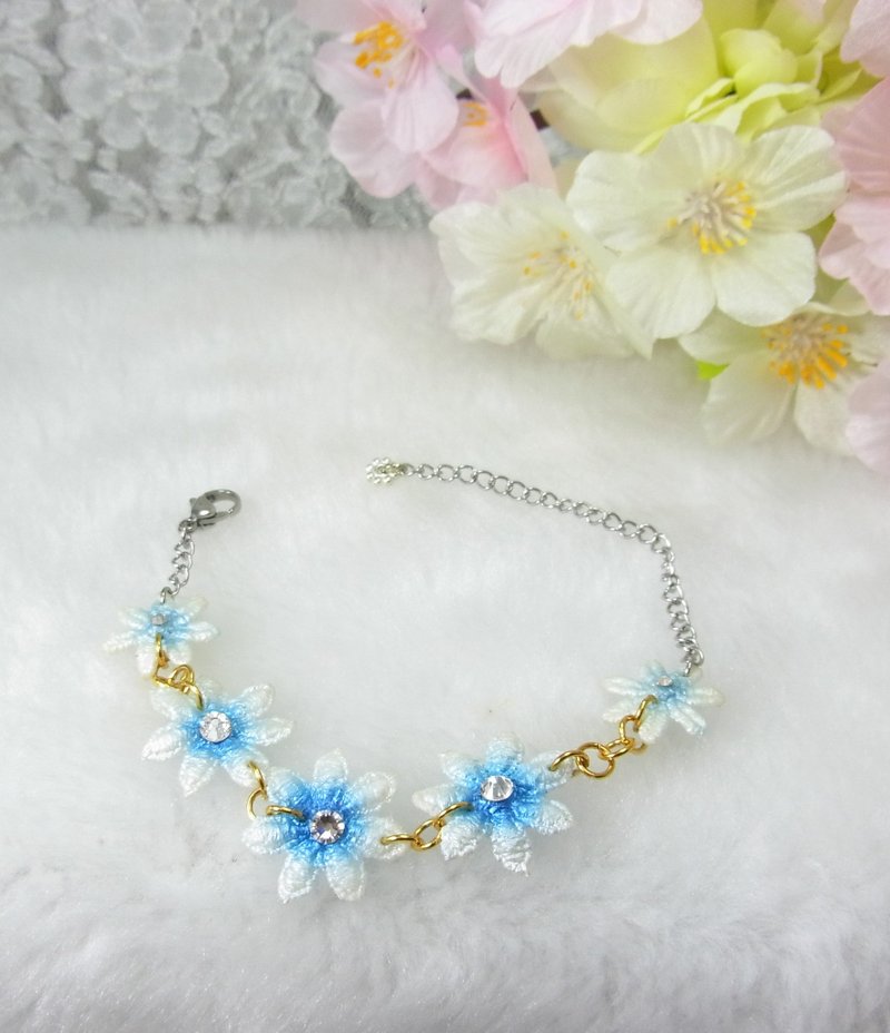 Alace Bracelet / Blue - สร้อยข้อมือ - วัสดุอื่นๆ สีน้ำเงิน