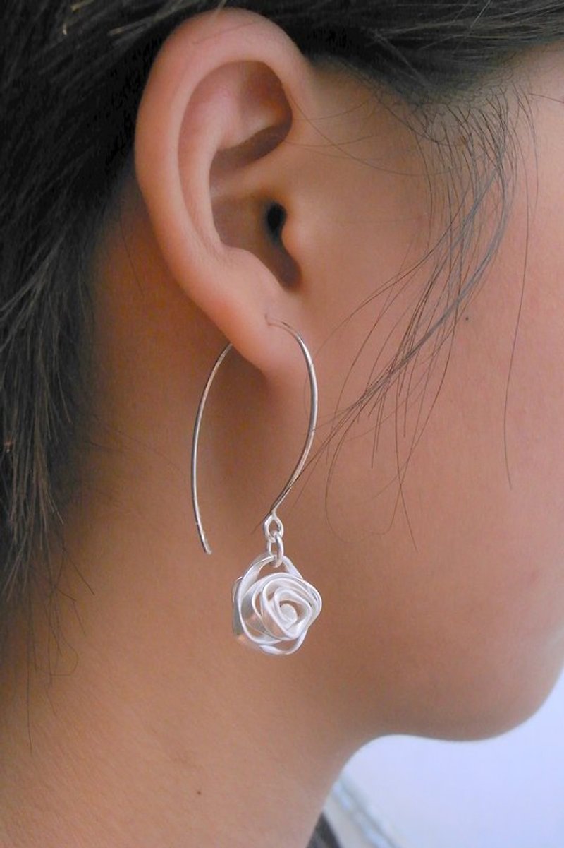 Forging collection Forging collection sterling silver earrings FGE001 Taiwanese designer handmade silver jewelry silver white rose - Earrings & Clip-ons - Sterling Silver White