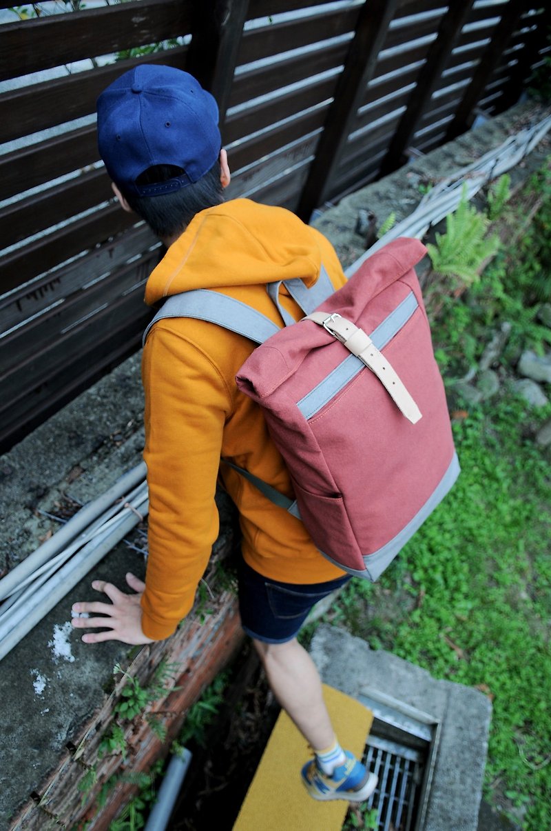 RED CAPACITY-EASE-Hand made leather canvas folding backpack - กระเป๋าเป้สะพายหลัง - วัสดุอื่นๆ สีแดง