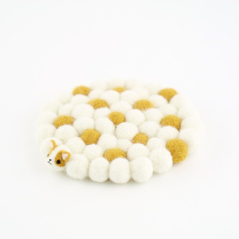 Hide and Seak corgi dog wool felting coaster - Coasters - Wool White
