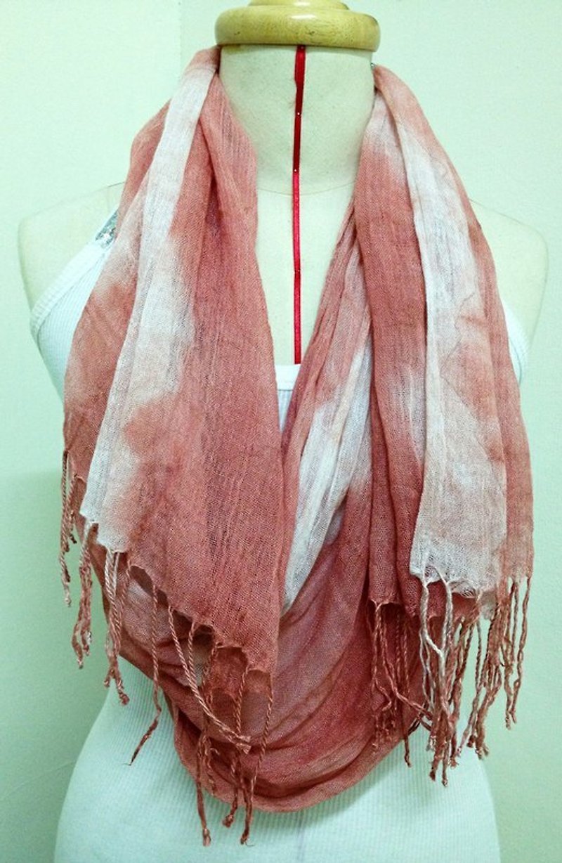 茜草染漸層棉質圍巾(曲角) - 絲巾 - 棉．麻 粉紅色
