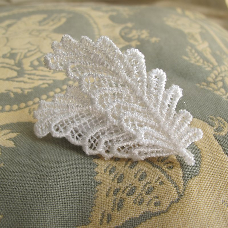 Lace Feather - baby hairpin - ผ้ากันเปื้อน - วัสดุอื่นๆ ขาว