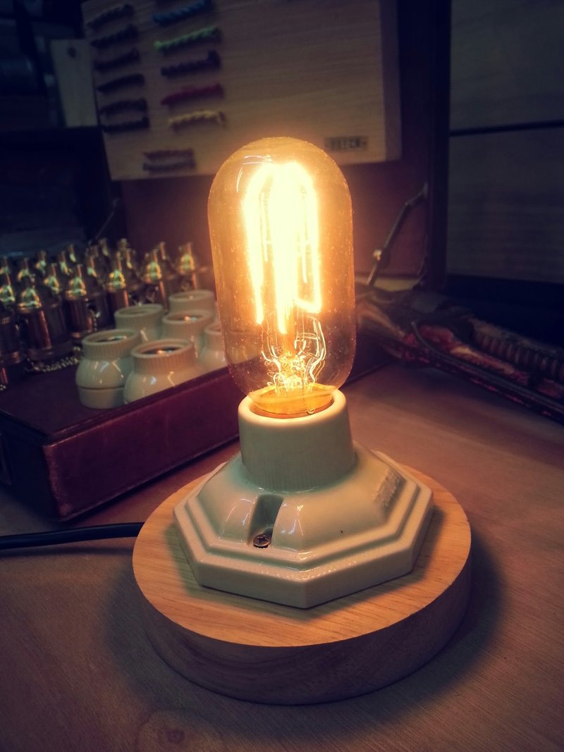 Edison-industry industrial wind LOFT retro wooden base + porcelain socket containing bulbs - Edison industrial design section 7-3 - โคมไฟ - ไม้ ขาว