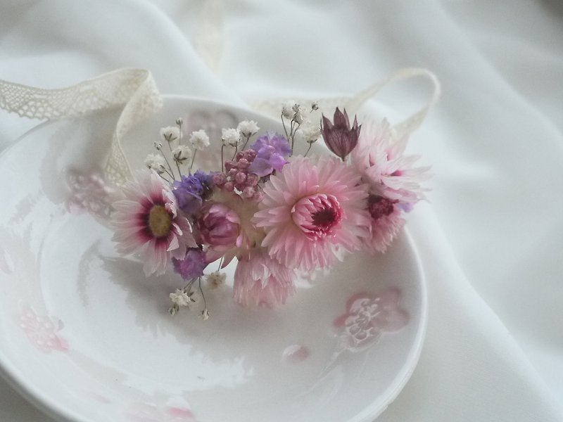 To be continued | pink wrist flowers dried flowers hand-made lace wedding bridesmaid wedding photograph small objects outdoor photo - สร้อยข้อมือ - พืช/ดอกไม้ สึชมพู