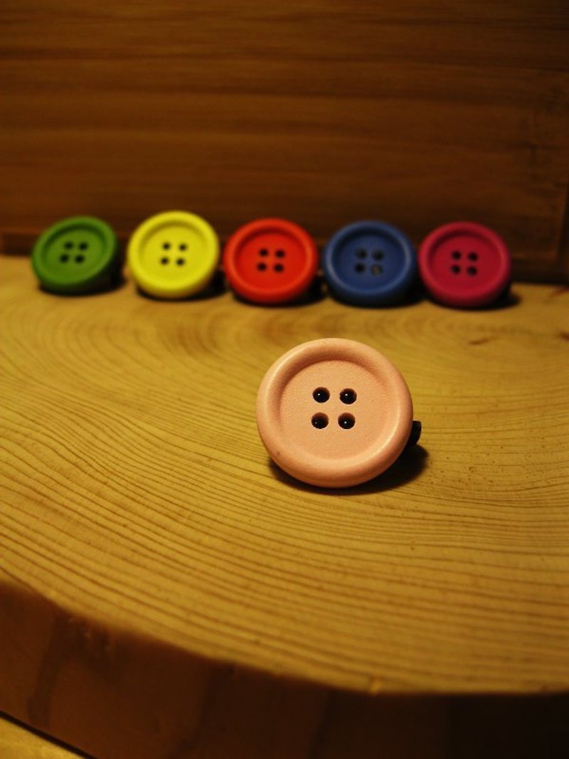 鈕扣●粉紅色●別針●編號B12 - 胸針/心口針 - 木頭 粉紅色