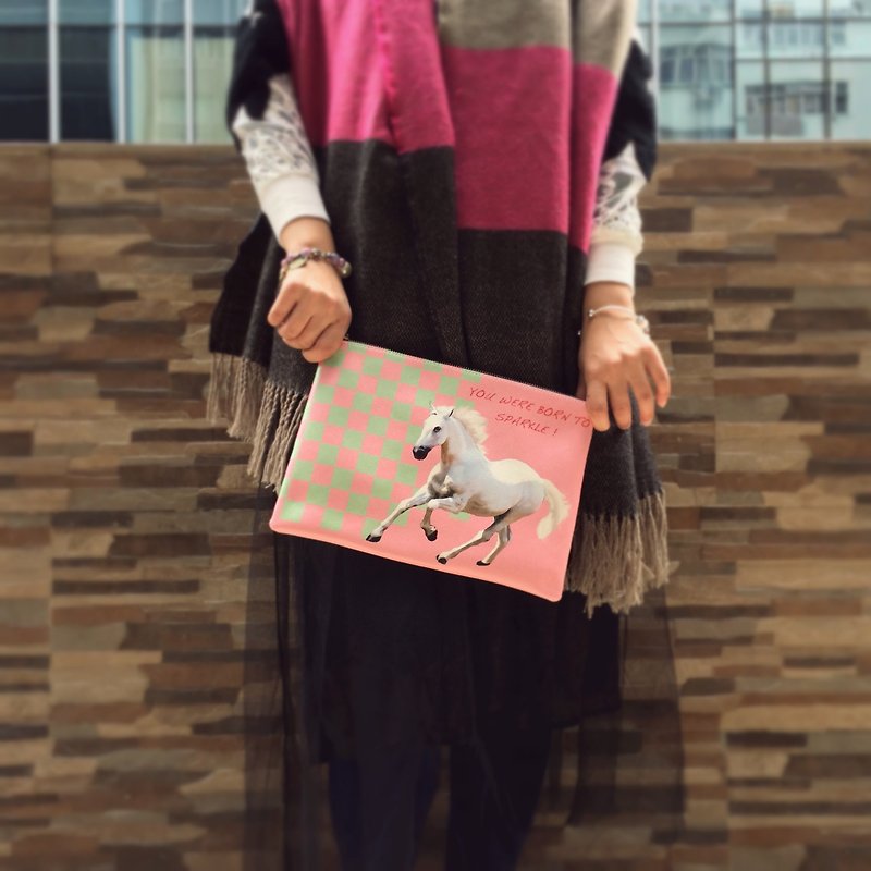 少女可愛白馬手拿包 Girly lovely white horse clutch bag by Shuki Design - 手提包/手提袋 - 真皮 粉紅色
