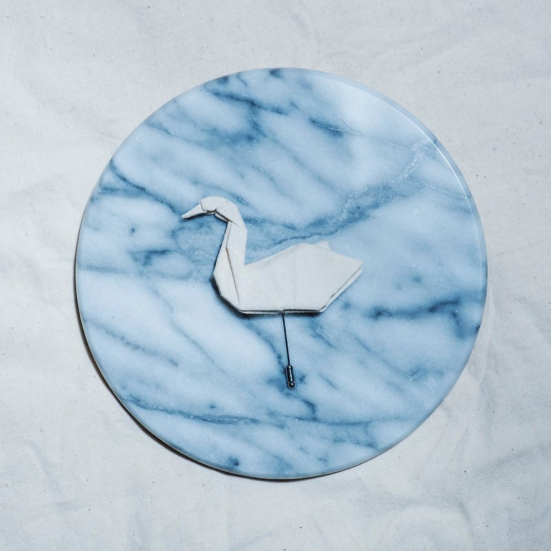 \Birds Garden/ 折り紙のブローチ_白鳥 - ブローチ - その他の素材 ホワイト