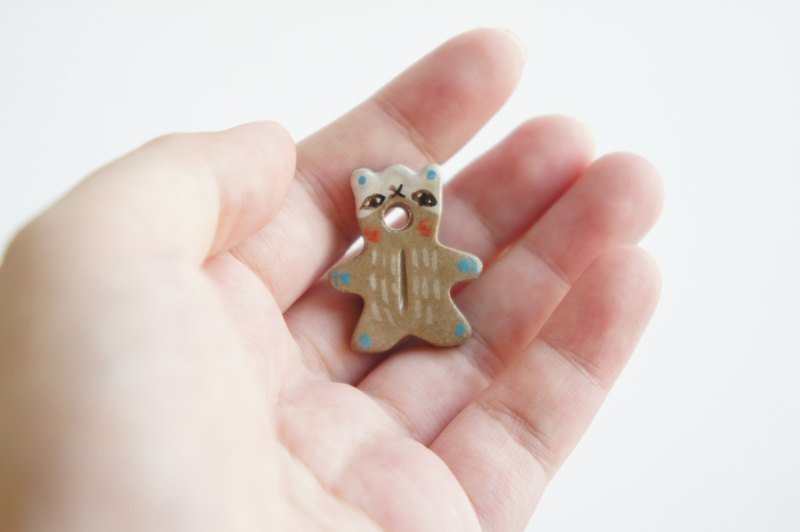 :::Bear Brooch::: 眼罩熊 - Brooches - Other Materials Multicolor