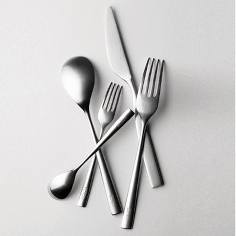 【日本Shinko】日本製 設計師系列-素直 Graf 精緻餐具禮盒-5件組 - 刀/叉/湯匙/餐具組 - 不鏽鋼 銀色