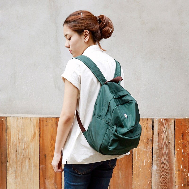 วัสดุอื่นๆ กระเป๋าเป้สะพายหลัง สีเขียว - ntmy. Four Seasons after travel light green backpack shoulder bag mini version