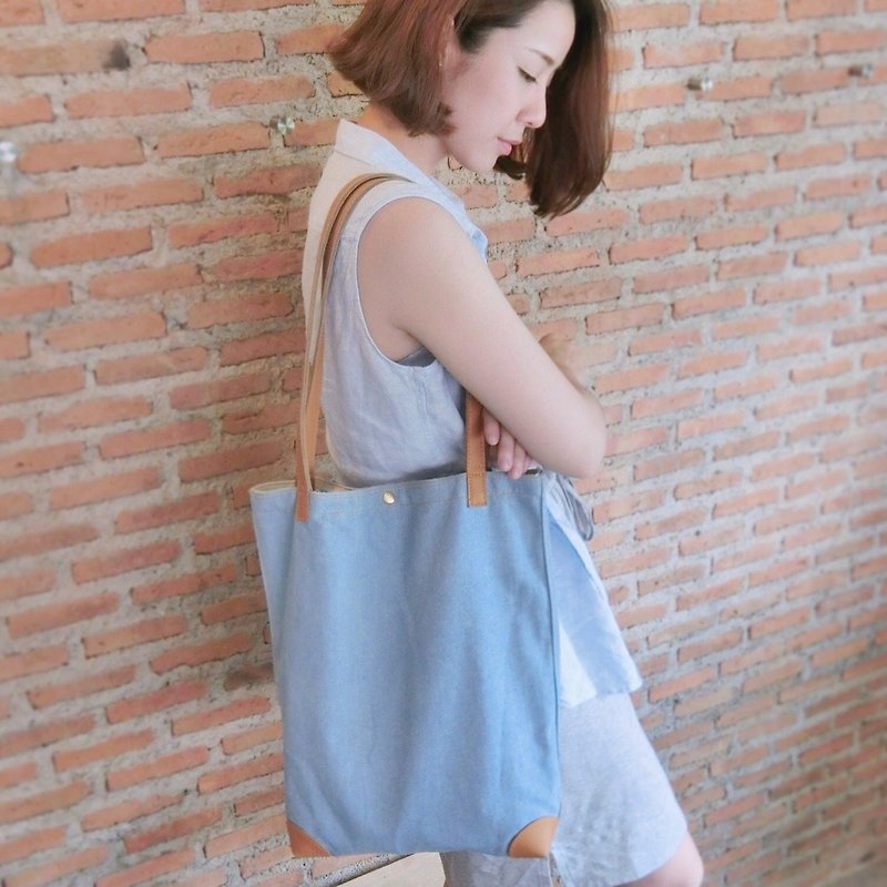 NORMAL TOTE（LIGHT BLUE JEANS）。 - ショルダーバッグ - その他の素材 ブルー