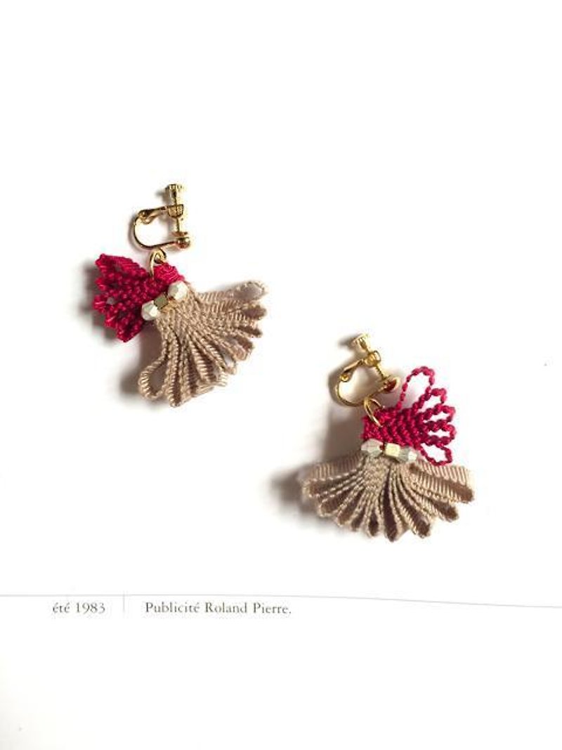 Hanehana earrings Beige × Red - Earrings & Clip-ons - Other Metals 