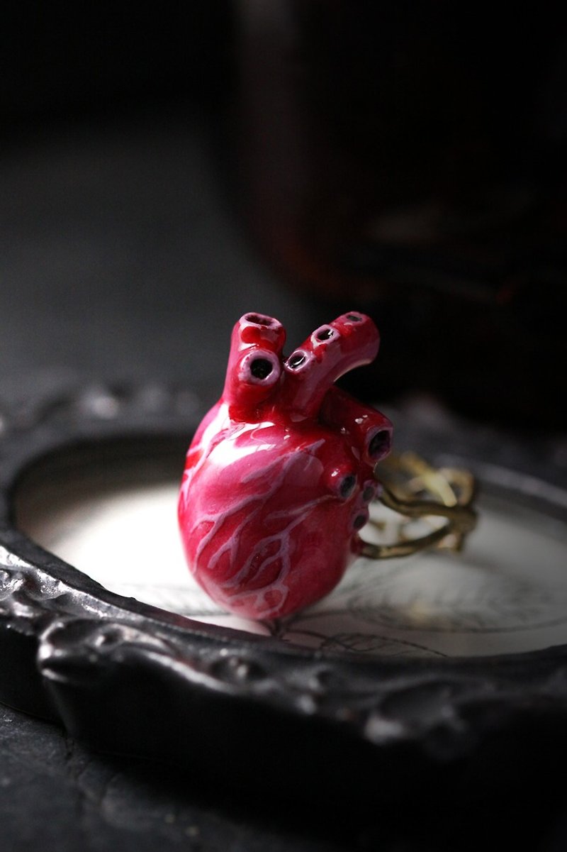 Anatomical Heart Ring by Defy - Handcrafted Painting. - 戒指 - 其他金屬 