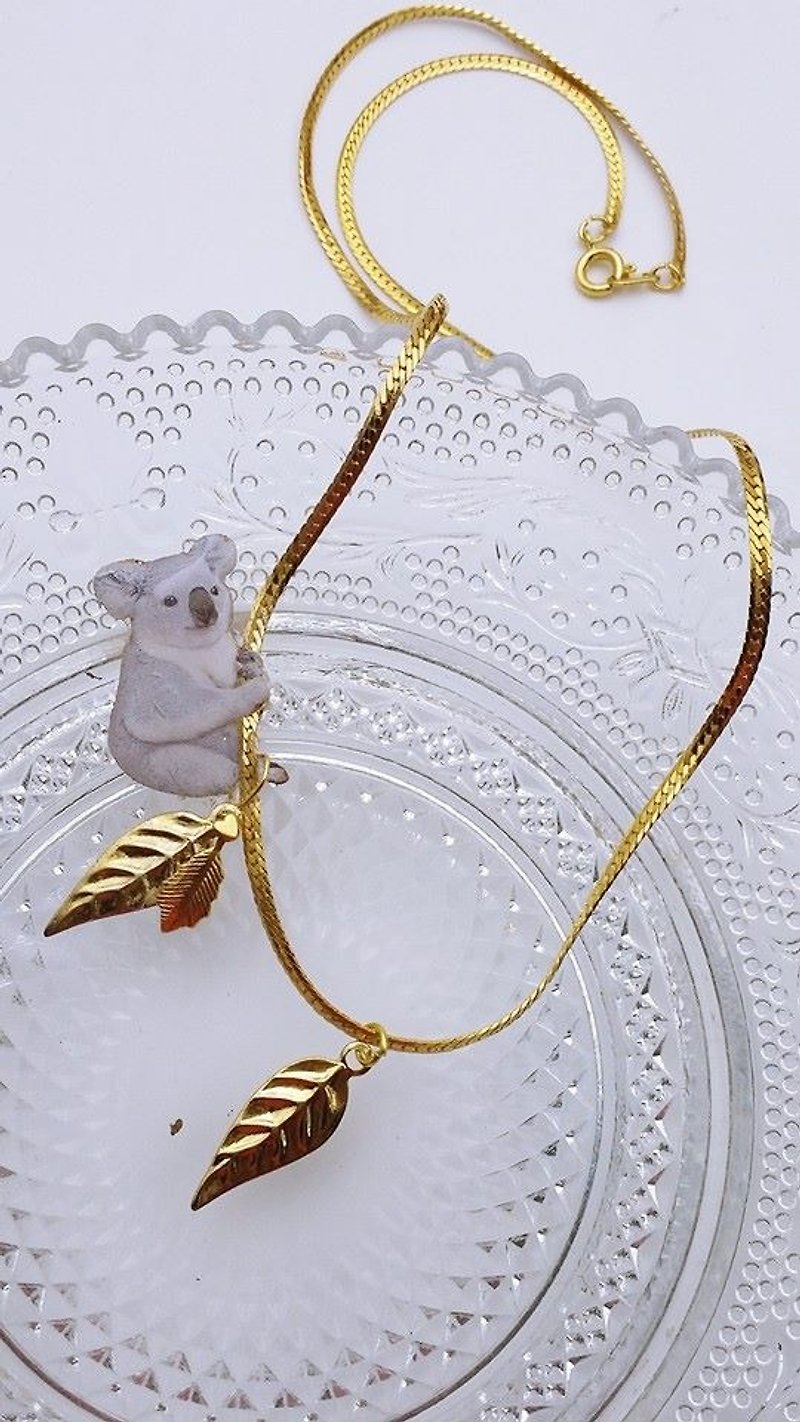 [Lost and find] clinging to the neck of koalas leaf - Necklaces - Other Metals Gray