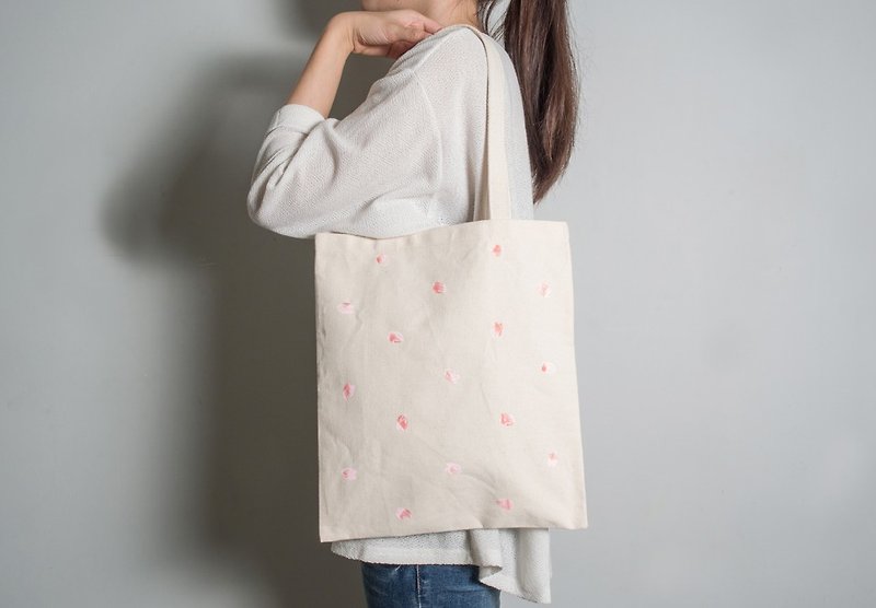 Hand-painted Handprint Embroidered Cloth Bag [Sakura Fuki] Single-sided/Double-sided portable/shoulder - กระเป๋าแมสเซนเจอร์ - ผ้าฝ้าย/ผ้าลินิน สึชมพู