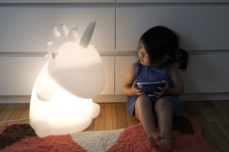 SMOKO GIANT UNICORN LAMP giant unicorn table lamp