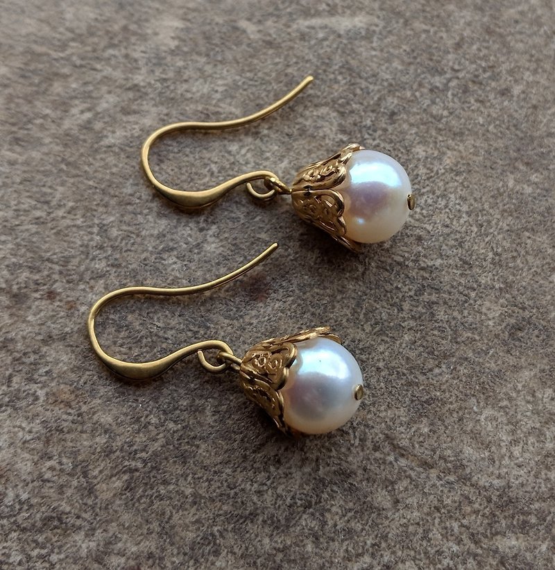 Vintage Bead Cap Cap Freshwater Pearl Earrings - Earrings & Clip-ons - Pearl 