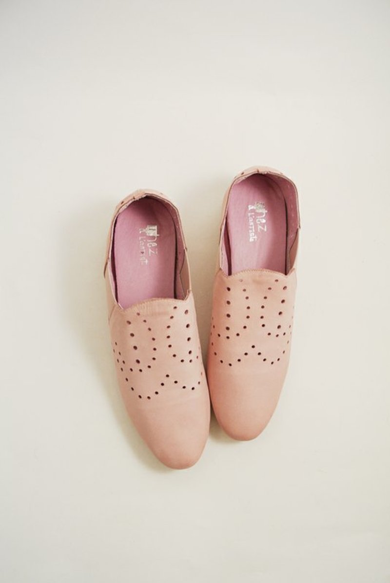 福爾摩斯習慣剪去濾嘴．鏤空剪影平底鞋 - Women's Casual Shoes - Genuine Leather Pink