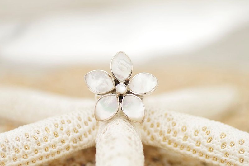 Flower ring of shell <Pearl White> - General Rings - Gemstone White