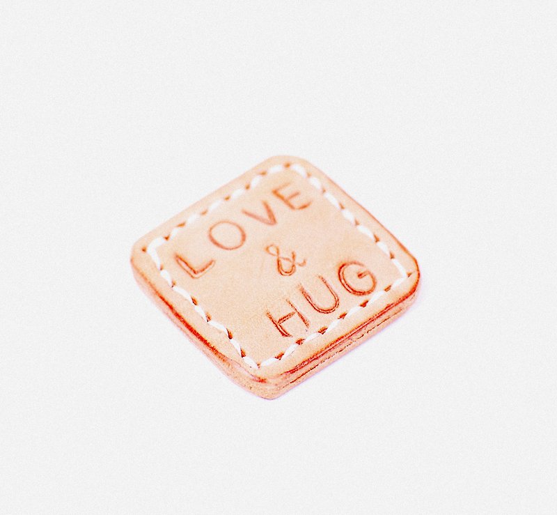 LOVE & HUG--Leather magnet. gift - แม็กเน็ต - หนังแท้ สีทอง