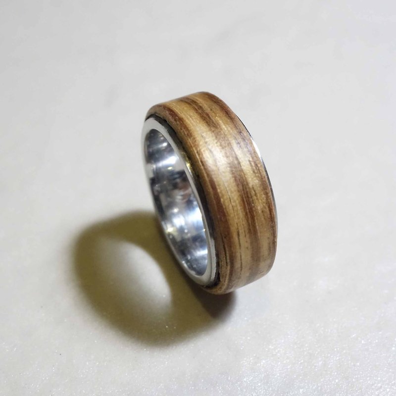 Zebra wood revolving steel ring - แหวนทั่วไป - ไม้ สีทอง