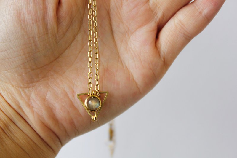 Myth Tiny Sacred Geometry Small Triangle Labradorite Clavicle Chain Natural Stone Crystal Necklace - สร้อยคอทรง Collar - เครื่องเพชรพลอย สีน้ำเงิน