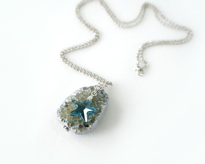 Beach Inspired Starfish Necklace with Rough Agate Stone Pendant, Semi Precious Stone, Summer Inspired Jewelry - สร้อยคอ - เครื่องเพชรพลอย 