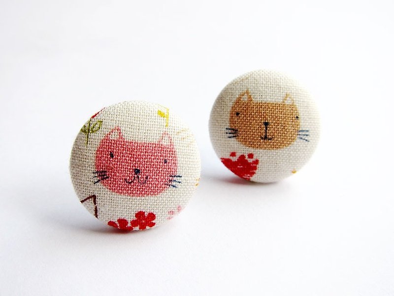 Cloth buckle earrings hand-painted cats can be used as clip earrings - ต่างหู - กระดาษ สึชมพู